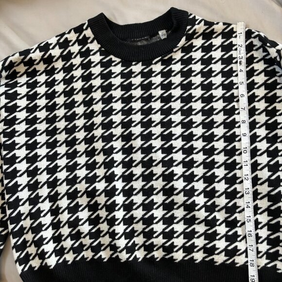 T. Tahari Houndstooth sweater - Picture 2 of 3
